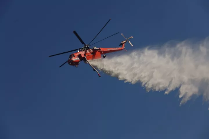 Φωτιά στα Γρεβενά: Επιχειρούν επίγειες και εναέριες δυνάμεις