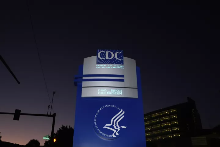 Προειδοποιούν πρώην στελέχη του CDC: Καταστροφικές οι πολιτικές δημόσιας υγείας από τον Τραμπ
