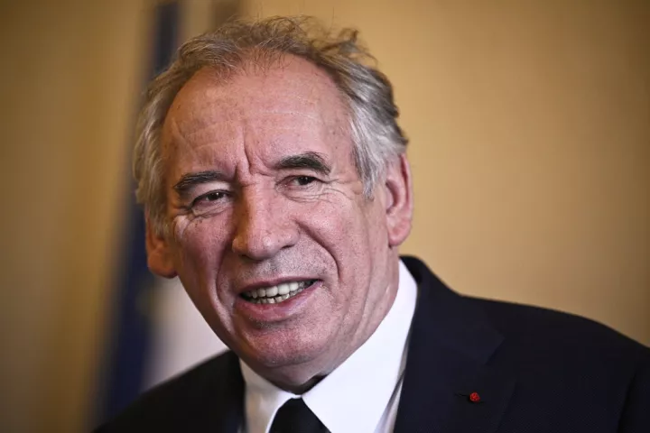 Ο Μπαϊρού ξεκινά συνομιλίες με την αντιπολίτευση - Προσπαθεί να αποτρέψει την πτώση της κυβέρνησης