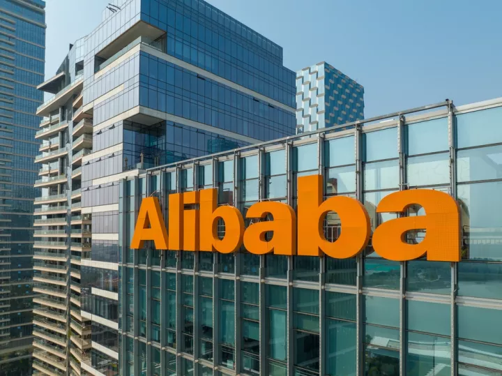 Alibaba: Η μετοχή της εκτινάχθηκε 19% χάρη στην άνοδο του cloud και την ανάπτυξη νέου τσιπ AI