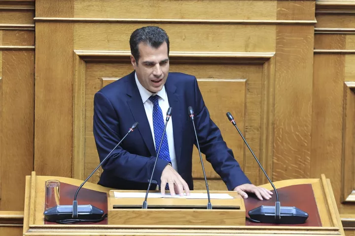 Θ. Πλεύρης: Με το προηγούμενο καθεστώς η εξέταση εκκρεμών αιτήσεων για άδεια παραμονής για «εξαιρετικούς λόγους»	