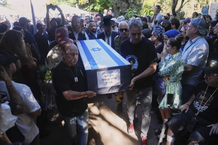 Ισραήλ: Κηδεύτηκαν δύο όμηροι της Χαμάς που εντοπίστηκαν νεκροί στη Γάζα
