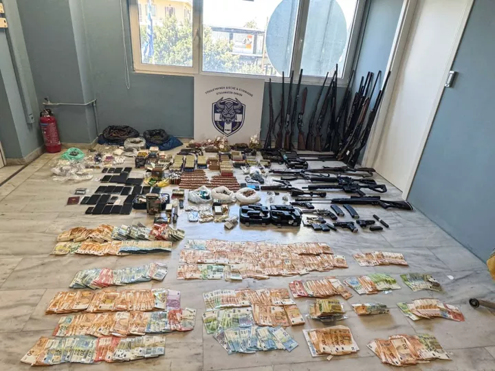 Χανιά: Στον εισαγγελέα 24 από τους 48 συλληφθέντες για συμμετοχή στην εγκληματική οργάνωση 