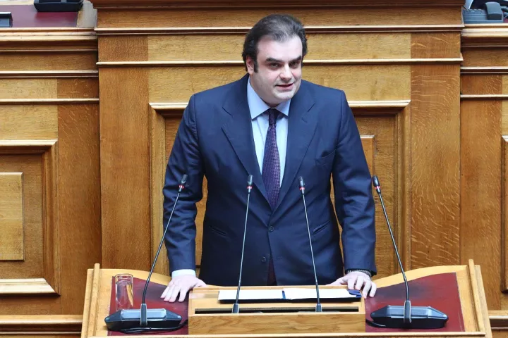 Κυρ. Πιερρακάκης κατά ΠΑΣΟΚ: Οι μύθοι για το ιδιωτικό χρέος και η αλήθεια των αριθμών