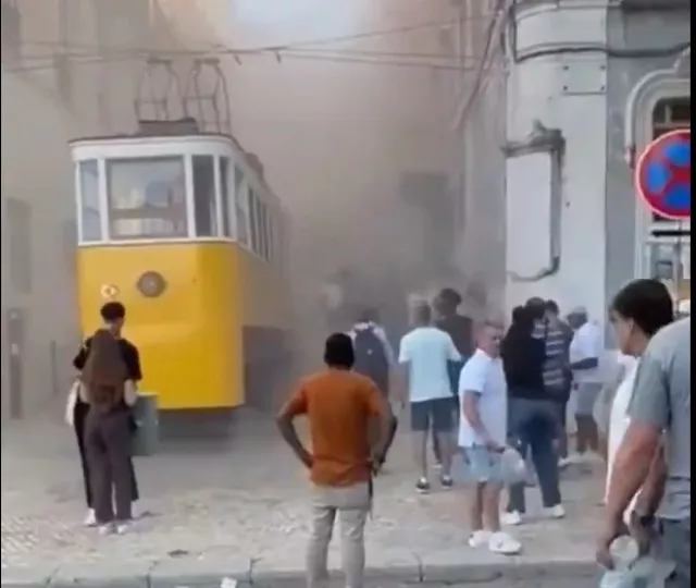Εκτροχιάστηκε τελεφερίκ στη Λισαβόνα - Στους 15 έφτασαν οι νεκροί 