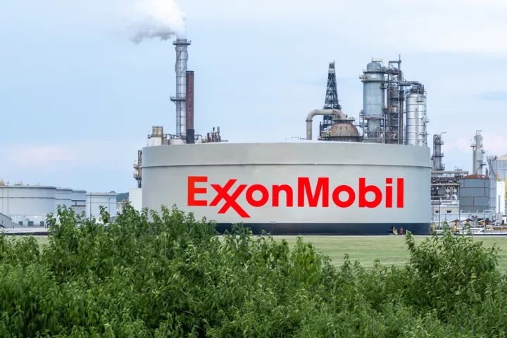 ExxonMobil: Πουλάει τα χημικά εργοστάσια της στην Ευρώπη