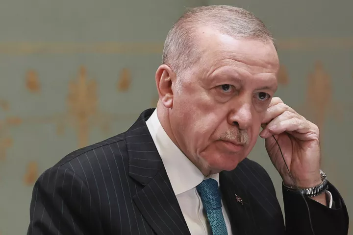 «Παιχνίδι» υψηλού ρίσκου για τον Ερντογάν η μέγγενη στο CHP