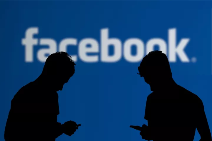 Η Meta επαναφέρει στο Facebook το «σκούντημα» για να κερδίσει τη GenΖ