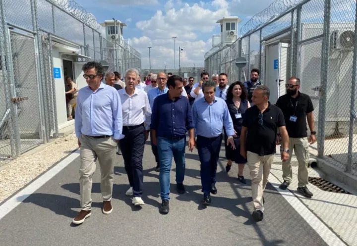 Θ. Πλεύρης: Κανείς χωρίς άσυλο δεν θα μένει στη χώρα - Οι τοπικές κοινωνίες δεν θα επιβαρύνονται