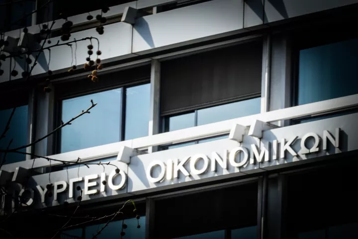 ΥΠΟΙΚ κατά Τσίπρα: Αόριστες και ακοστολόγητες οι υποσχέσεις του - Το rebranding κατέληξε replay	