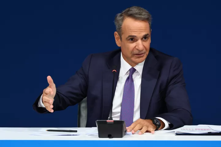 Φουλ μεταρρυθμιστική επίθεση και συγκρίσεις που… «πονάνε»