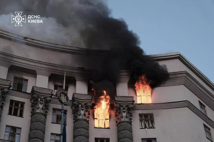 Κλιμακώνει τον πόλεμο η Ρωσία: Μαζική αεροπορική επίθεση στo Κίεβο - Ο Τραμπ είναι έτοιμος για κυρώσεις στη Μόσχα (pics&vids)