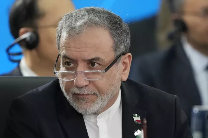 Αραγτσί: Το Ιράν θα δεχτεί περιορισμούς στο πυρηνικό πρόγραμμά του, σε αντάλλαγμα για την άρση των κυρώσεων