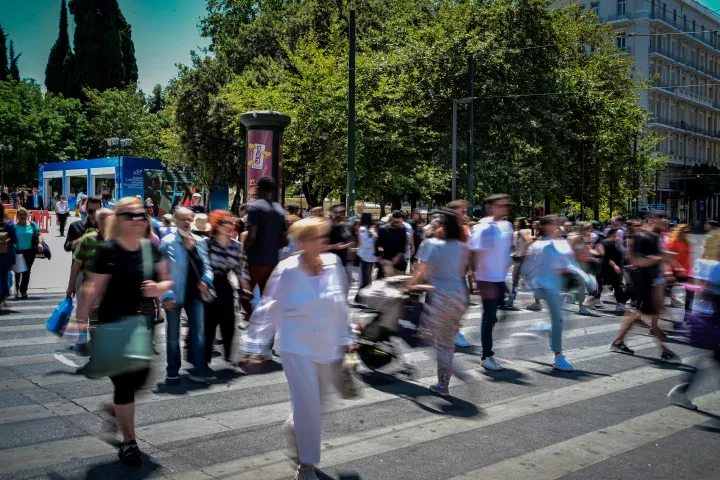 Τι κερδίζουν νέοι, οικογένειες με παιδιά και ελεύθεροι επαγγελματίες - Σήμερα η εξειδίκευση των μέτρων 1,6 δισ.