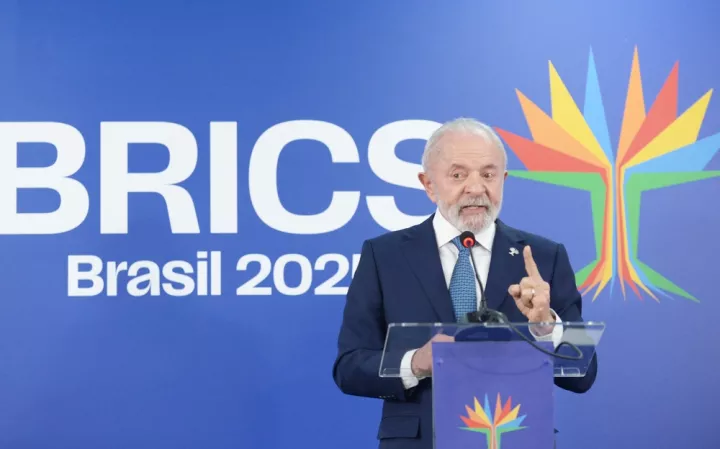 Οι χώρες της BRICS καταγγέλλουν τις ΗΠΑ για προστατευτισμό και «δασμολογικό εκβιασμό»