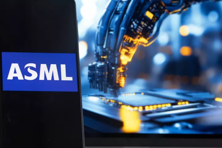 Η ολλανδική ASML επενδύει 1,3 δισ. ευρώ στη γαλλική Mistral για την Τεχνητή Νοημοσύνη