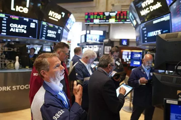 Νέο θετικό κλείσιμο στην Wall Street, με ρεκόρ για τον S&P 500 
