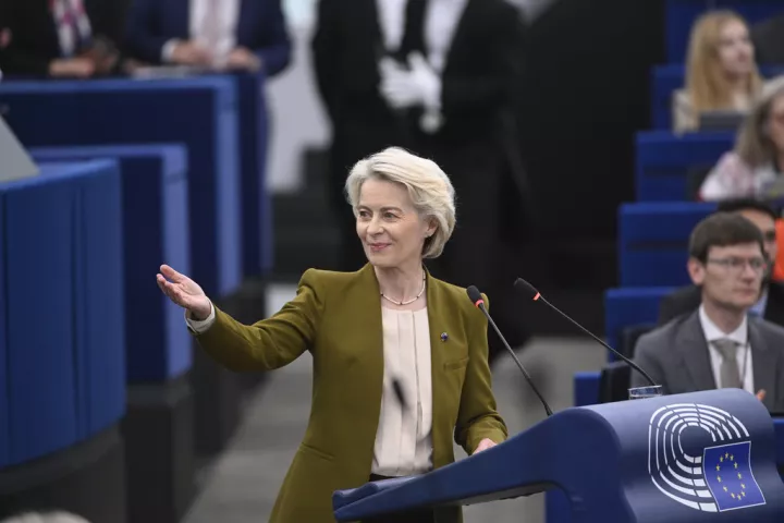 Φον ντερ Λάιεν: Εξήρε τους Έλληνες δασοφύλακες για τη βοήθειά τους στις φωτιές στην Ισπανία