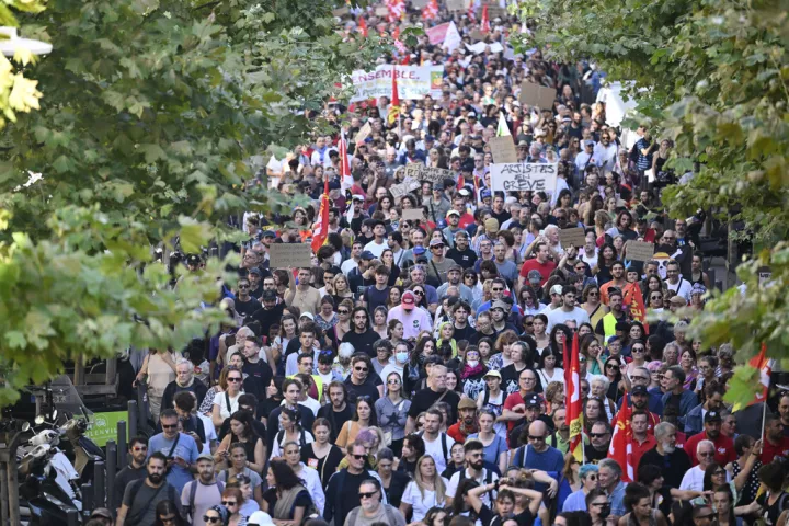 «Αποκλείστε τα πάντα»: Η ιστορία των απεργιών και των συνδικαλιστικών αντιδράσεων στη Γαλλία