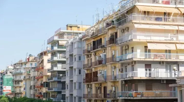 Πού χάθηκαν τα διαθέσιμα διαμερίσματα και γιατί η στέγη έγινε άπιαστη στη Θεσσαλονίκη