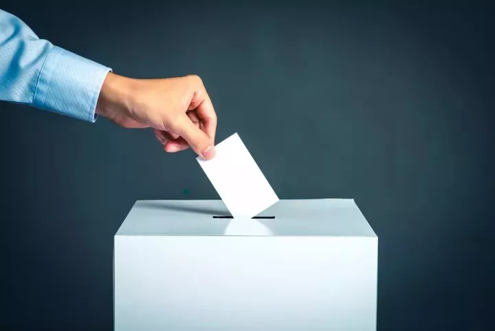 Opinion Poll: Πάνω από 30% η ΝΔ - Κυριαρχία Μητσοτάκη και ικανοποίηση μετά τη ΔΕΘ