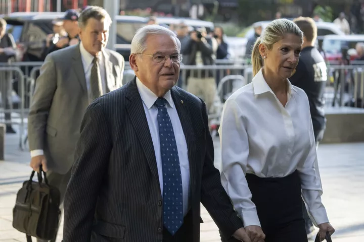 Στη φυλακή για 4,5 χρόνια η σύζυγος του πρώην γερουσιαστή Μπομπ Μενέντεζ για συμμετοχή σε σκάνδαλο δωροδοκίας