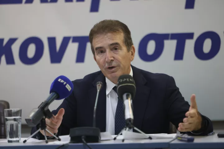 Μήνυση σε βάρος μαστροπού που συνελήφθη κατέθεσε ο Χρυσοχοΐδης - Απειλούσε τα θύματά του με το όνομα του υπουργού
