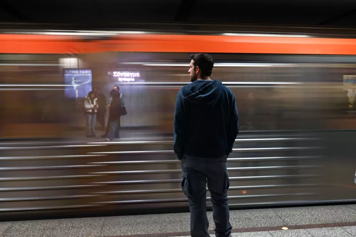 Μετρό: Ξεκινά το Σάββατο η 24ωρη λειτουργία του - Τι ισχύει για λεωφορεία και τραμ
