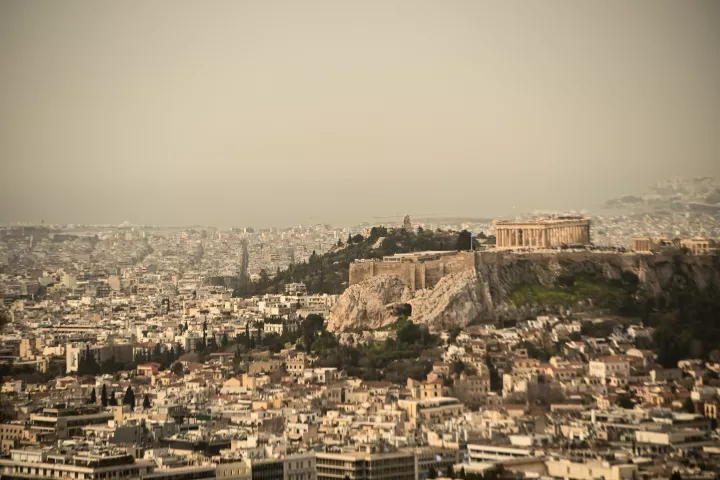 Αυξημένες συγκεντρώσεις αφρικανικής σκόνης στη χώρα - «Θολό πέπλο» πάνω από την Αθήνα