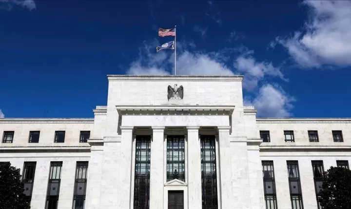 Με το βλέμμα στην FED και το τριπλό κλείσιμο παραγώγων
