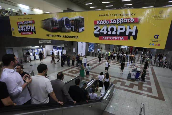Πλήθος κόσμου στην πρεμιέρα της 24ωρης λειτουργίας του μετρό - Κυρανάκης: Οι νέοι θα γυρίζουν με ασφάλεια στο σπίτι τους (pics)