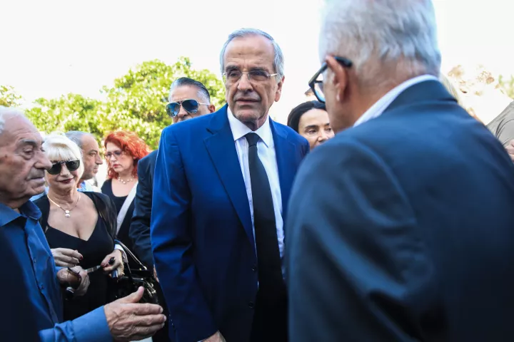 Μνημόσυνο Λένας Σαμαρά: Στο Α’ Νεκροταφείο η οικογένειά της (pics)