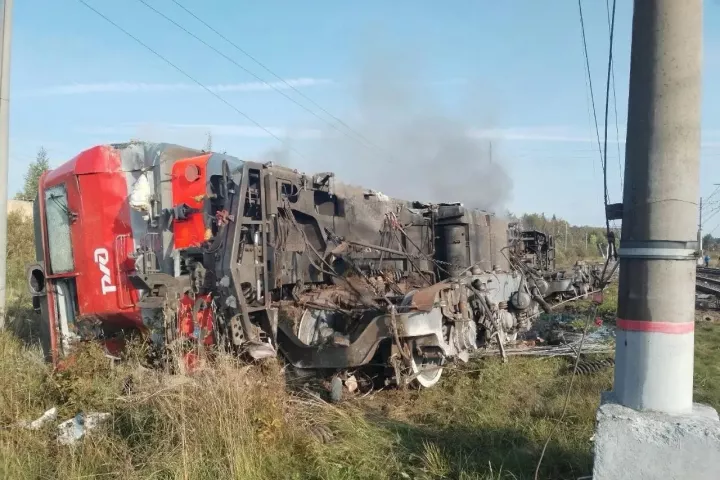 Ρωσία: Δύο τρένα εκτροχιάστηκαν σε διαφορετικά ατυχήματα, νεκρός ένας μηχανοδηγός (pics&vids)