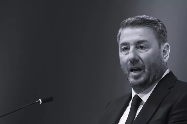 Ο Ανδρουλάκης τα δίνει... όλα, ακόμη και υποσχετική σε Τσίπρα