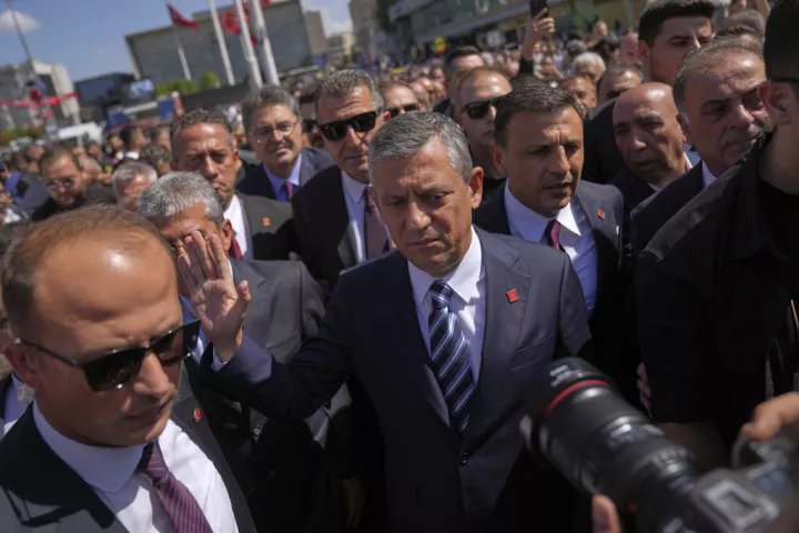 Τουρκία: Σήμερα η απόφαση του δικαστηρίου για το μέλλον του Οζέλ στην ηγεσία του CHP