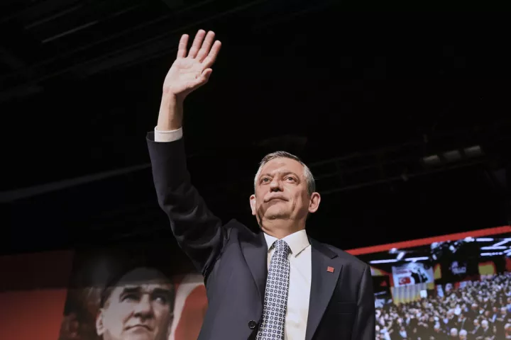 Στις 24 Οκτωβρίου η δίκη του Οζγκιούρ Οζέλ - Θα κρίνει την παραμονή του στην ηγεσία του CHP