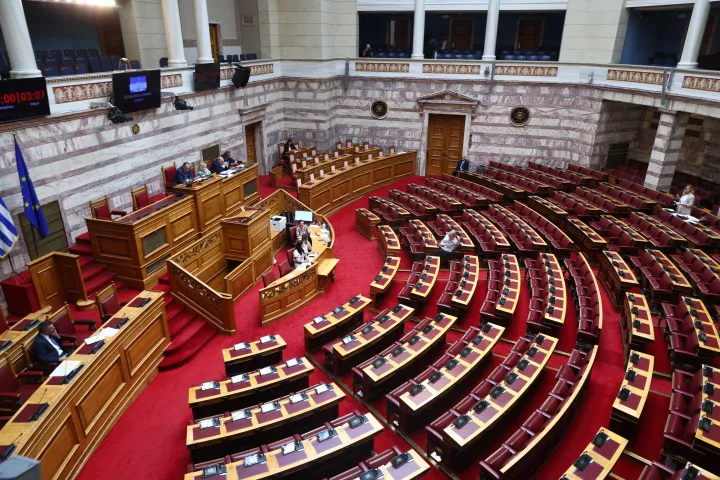 Βουλή: Ψηφίστηκε η ενσωμάτωση οδηγίας για ποινικά αδικήματα