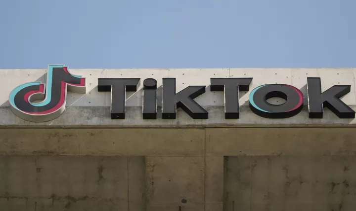 ΗΠΑ: Ο Ντόναλντ Τραμπ επισημοποιεί τη συμφωνία για την πώληση του TikTok 