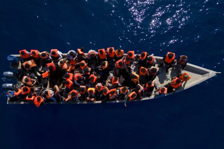 Λιβύη: Τουλάχιστον 50 νεκροί από φωτιά σε πλοίο που μετέφερε Σουδανούς πρόσφυγες 