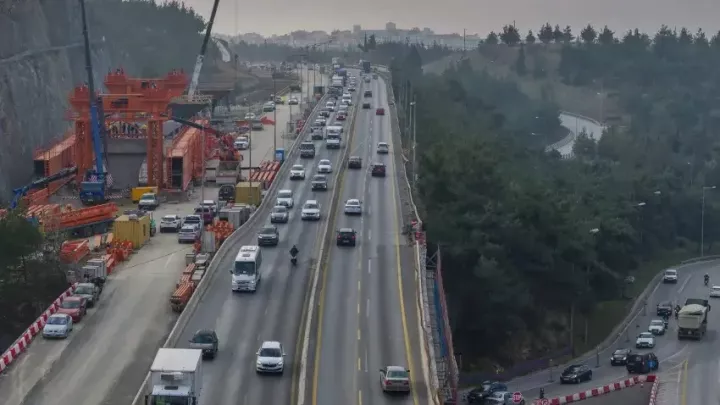 Τα χρονικά ορόσημα του Flyover- Πότε «σηκώνεται» το μπλε καλούπι, γκρεμίζονται οι γέφυρες Πανοράματος και Αγίου Παύλου και κατεδαφίζεται το τούνελ 