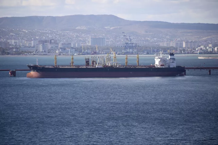 Η Πολωνία ζητά από την ΕΕ να σταματήσει τις αγορές ρωσικού πετρελαίου μέχρι το 2026