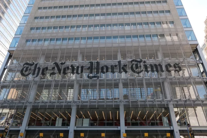 Η CEO των New York Times προειδοποιεί ότι ο Τραμπ αναπτύσσει ένα «εγχειρίδιο κατά του Τύπου»