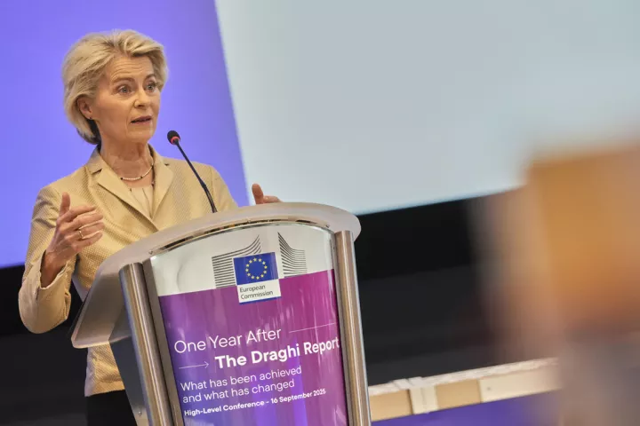 Κομισιόν: Χρειάζονται εμπορικές συμφωνίες με άλλες χώρες για να μειωθεί η εξάρτηση από τις ΗΠΑ