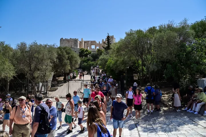 ΤτΕ: Αύξηση 12,5% στις ταξιδιωτικές εισπράξεις για το 7μηνο του 2025 - Στο +2,6% οι αφίξεις