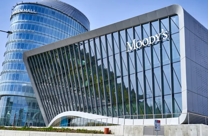 Moody’s: Διατήρηση της αξιολόγησης της Ελλάδας στο «Baa3» με σταθερή προοπτική