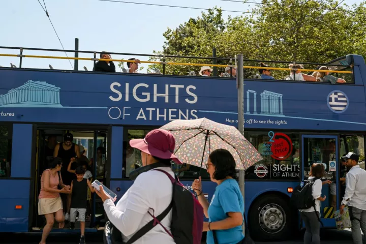 Εντυπωσιακή αύξηση στα έσοδα και άνοδος στις αφίξεις- Αισιόδοξα τα μηνύματα και για τον Σεπτέμβριο