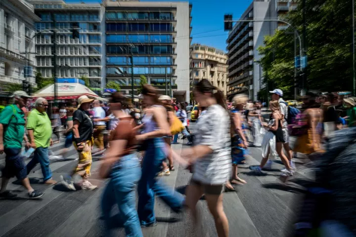 Πώς κατανέμονται 2,5 δισ. ευρώ το επόμενο οκτάμηνο σε 5 εκατ. πολίτες