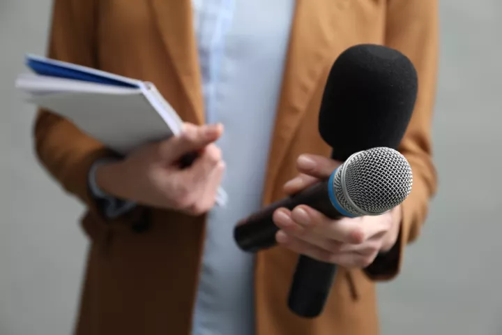 «Καταρρέει η ποιοτική δημοσιογραφία, σημαντικές οι συνέπειες» προειδοποιούν οικονομολόγοι 