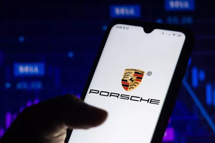 Porsche: Κατρακυλά πάνω από 7% η μετοχή μετά τις προβλέψεις για μείωση των κερδών