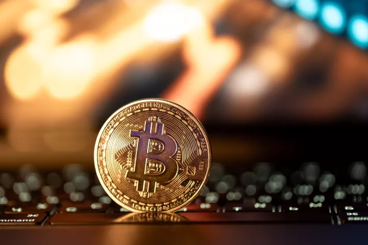 Bitcoin: Κοντά στα 112.000 δολάρια μετά τη χθεσινή κατάρρευση στα παράγωγα κρυπτονομισμάτων